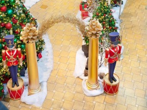 Golden Columns with Pinecone toppers and gold manzanita archway