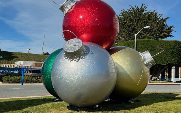 Giant Glitter Ball ornaments for holiday displays up to 84 diameter.