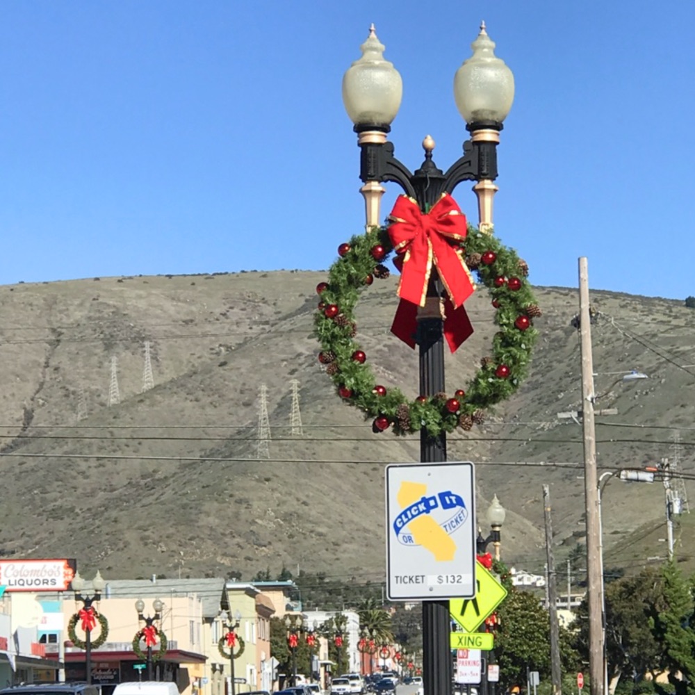 Mt Pine wreaths on lamp poles in South San Francisco Ca